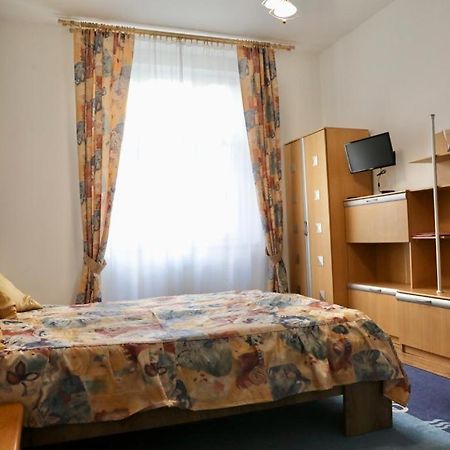 Lana Lo Apartments カルロヴィ・ヴァリ エクステリア 写真